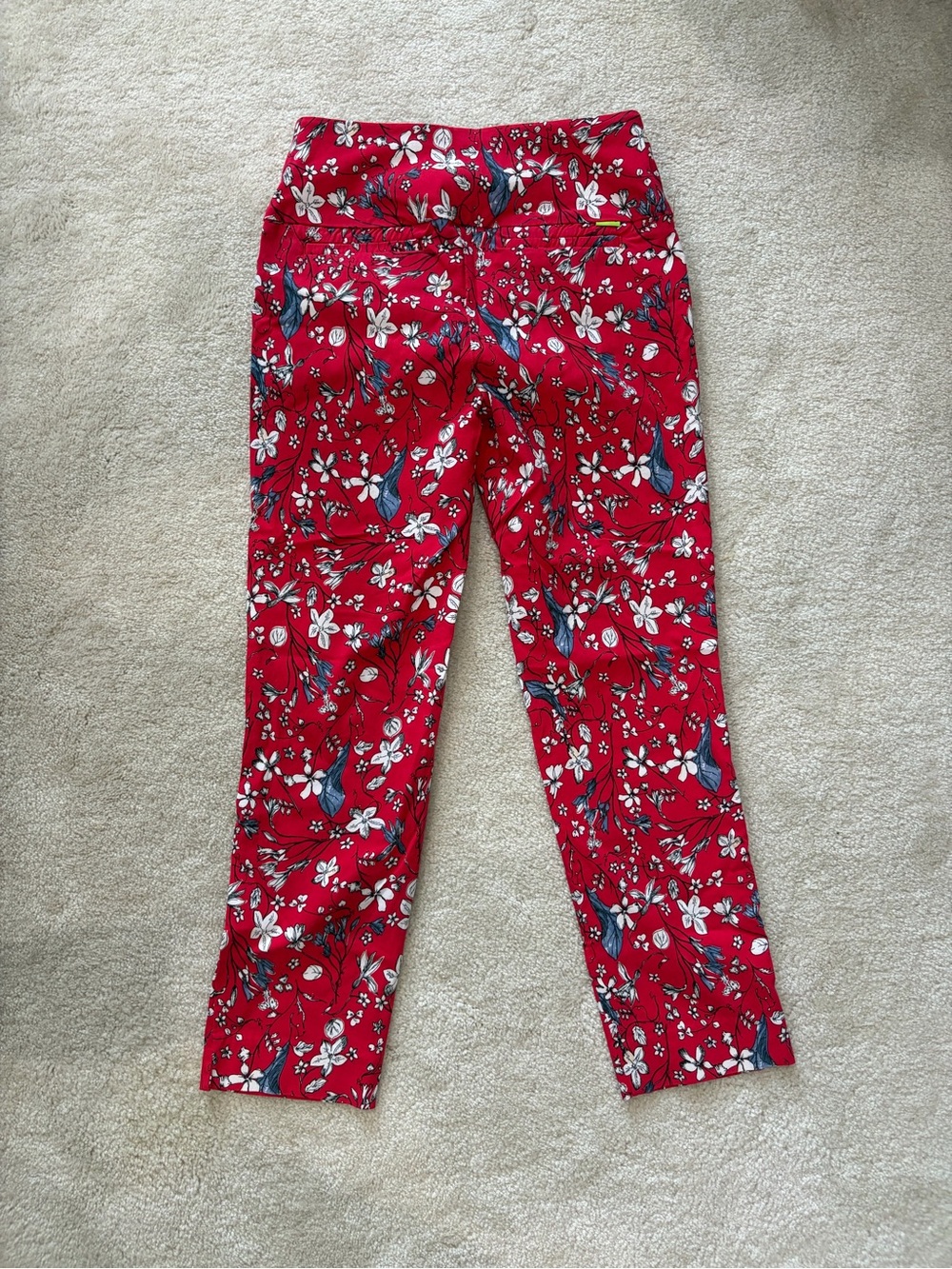 Women's Red Floral Cropped Pants